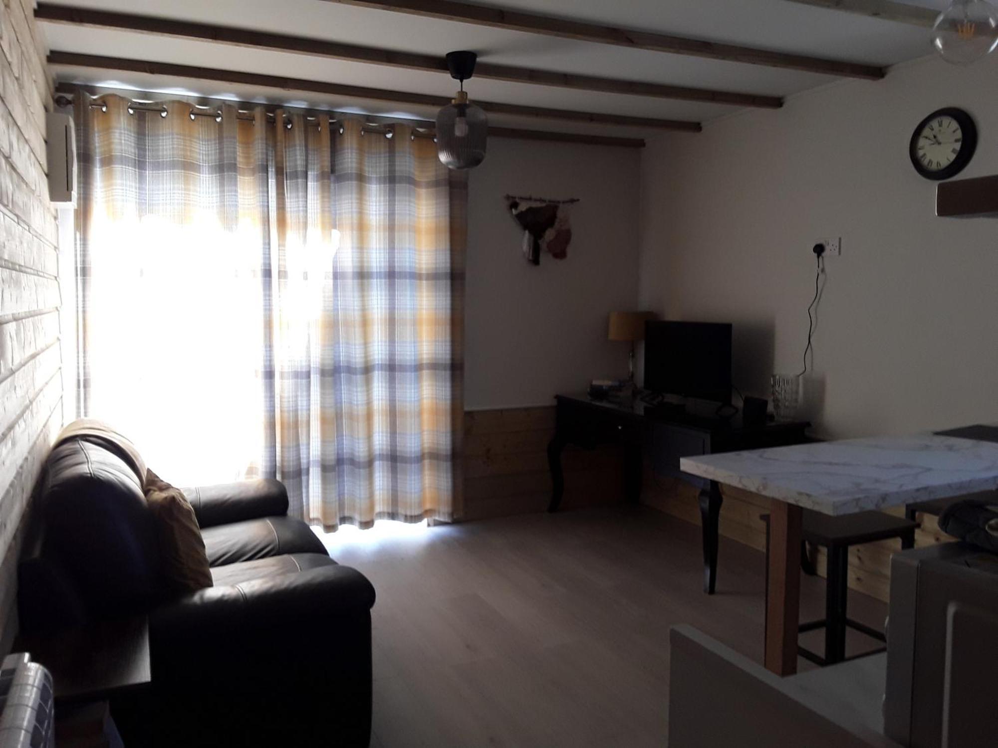 The Lodge Guesthouse Brittas 外观 照片
