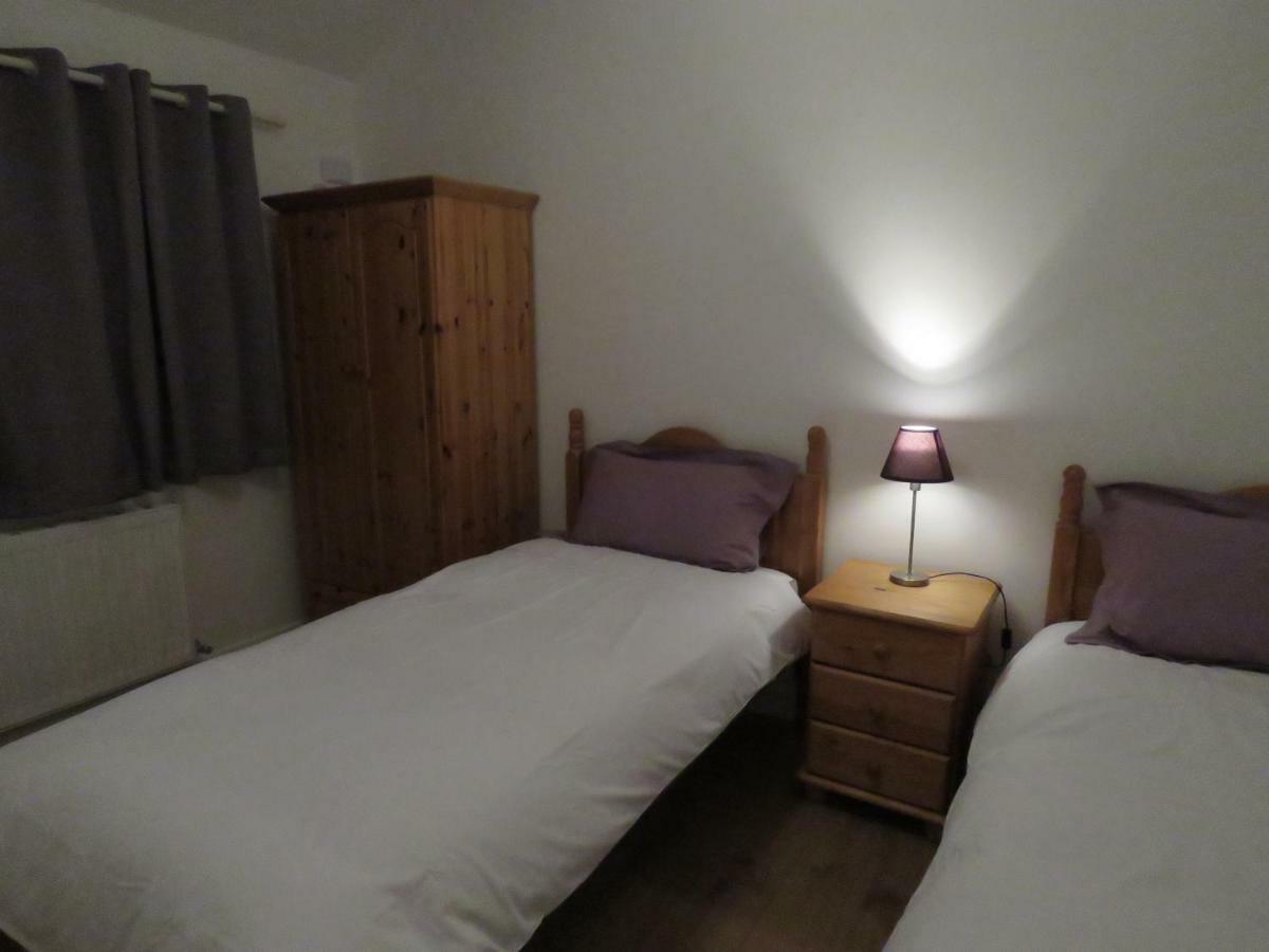 The Lodge Guesthouse Brittas 外观 照片